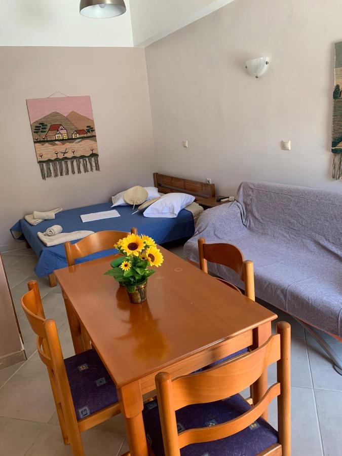 Domenica House Kondaraina